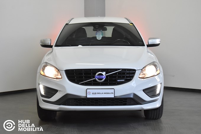 VOLVO XC60 D3 R-design Momentum